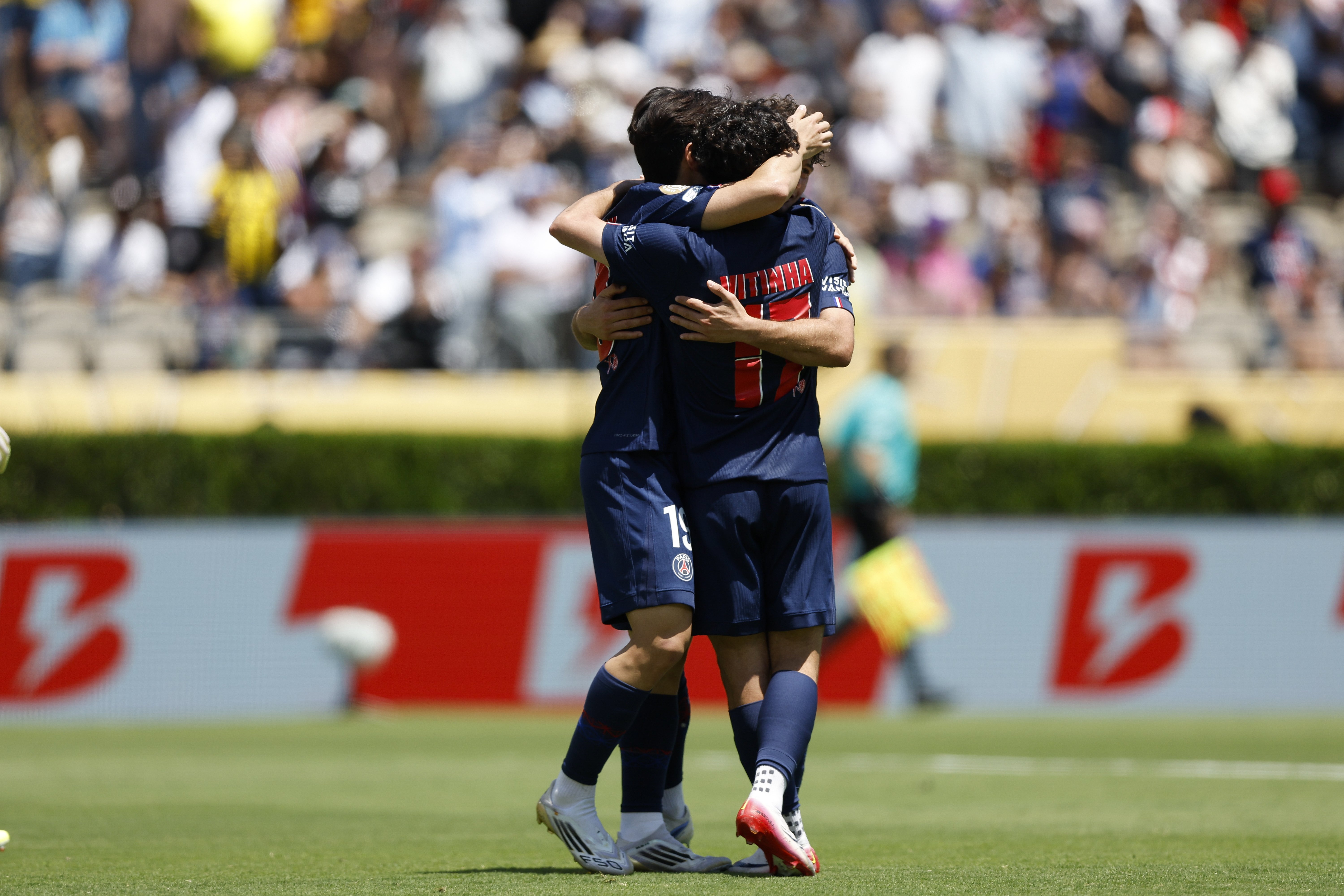 足球迎来宿敌之战,恩怨再续 足球迎来宿敌之战,恩怨再续