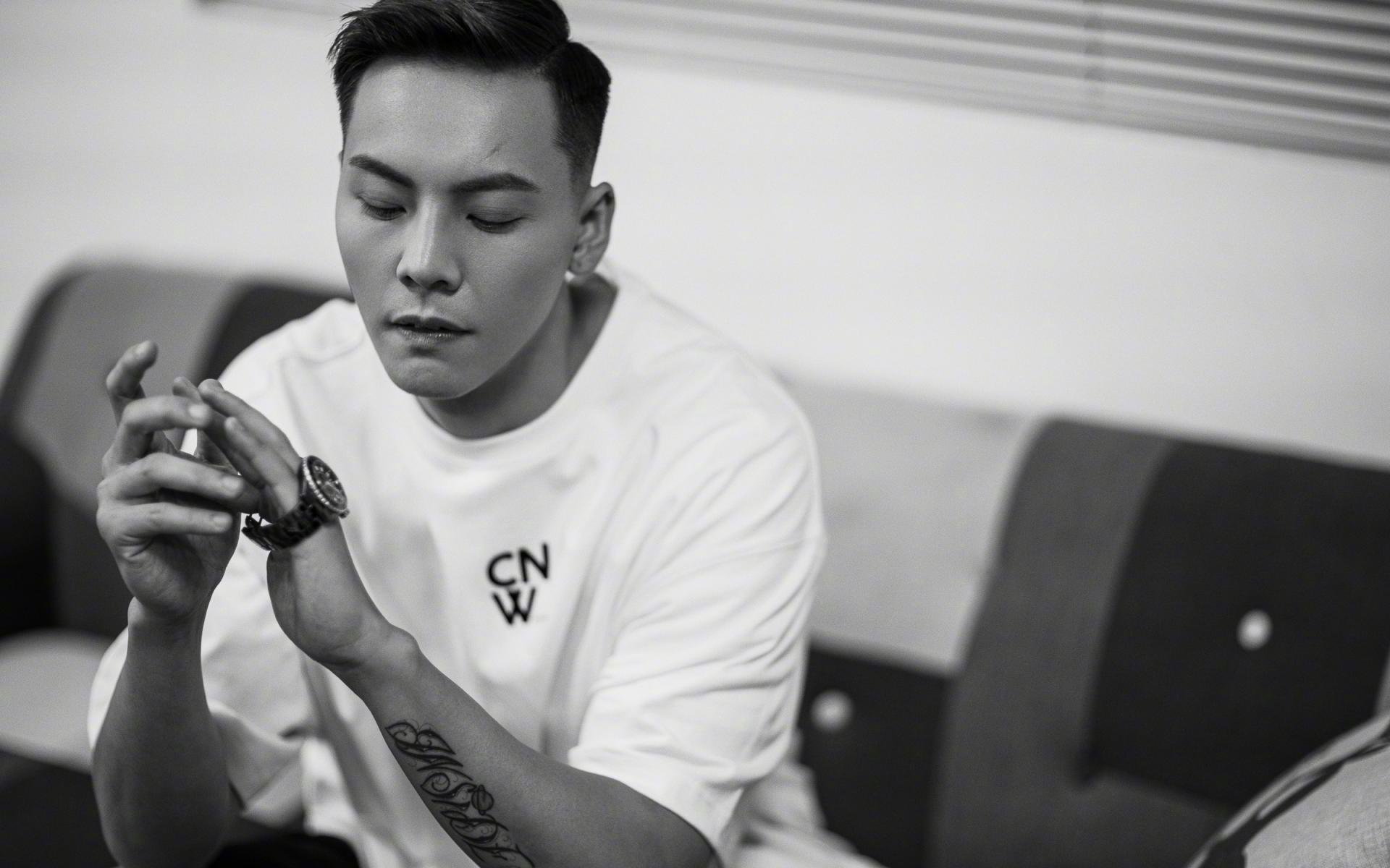 冰岛的陨石坑与奥亚尔萨瓦尔的投篮弧线，唯一性的两种弹坑