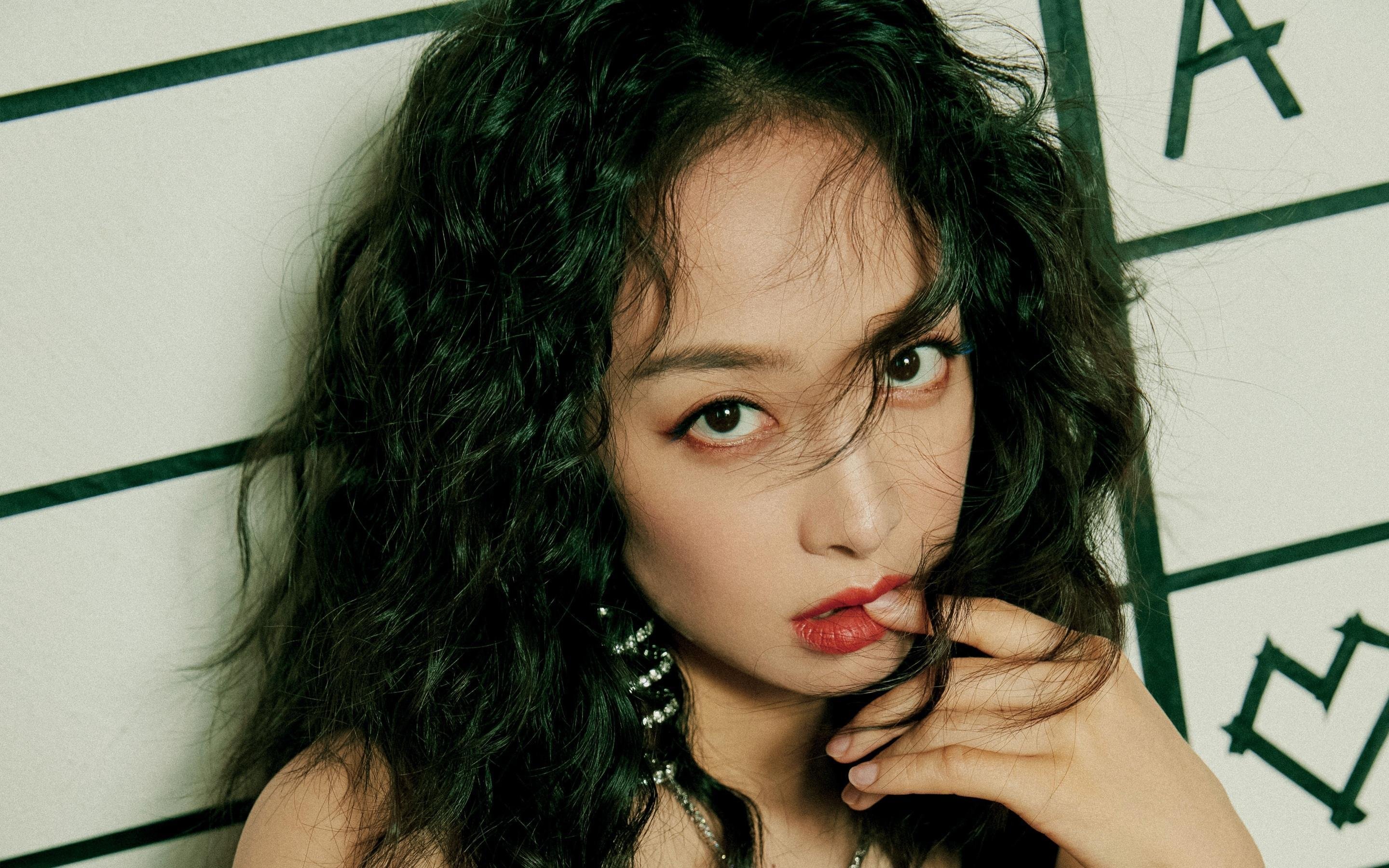 星轨与罗盘,当姆巴佩画出唯一弧线,英格兰校准了击败里昂的每一度